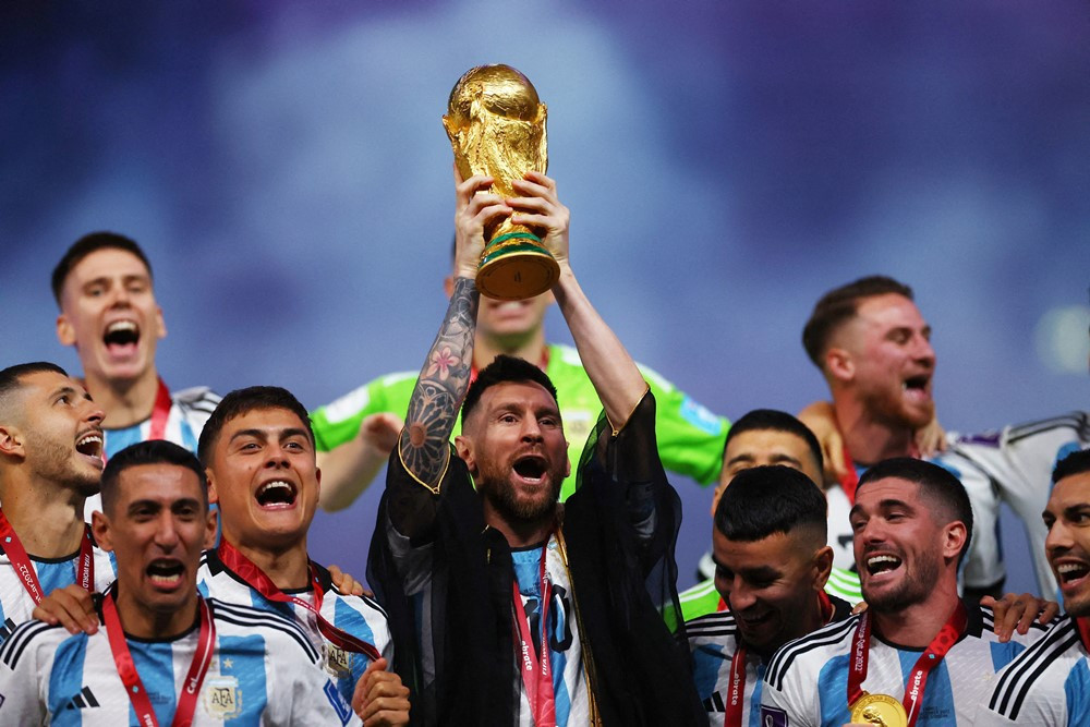 Hành trình lên ngôi vô địch World Cup 2022 của Argentina Đội tuyển Argentina đã lên ngôi vô địch World Cup 2022 đầy xứng đáng, sau khi đánh bại Pháp trong trận chung kết siêu kịch tính trên sân Lusail.