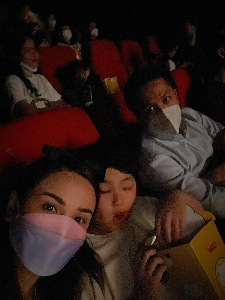 Hoa hau Diem Huong: Bo me tu mat, sang My cat xe chi 1-2 trieu-Hinh-3