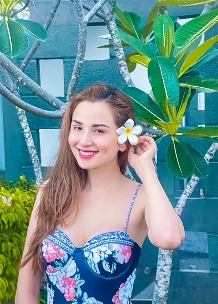 Hoa hau Diem Huong: Bo me tu mat, sang My cat xe chi 1-2 trieu-Hinh-5