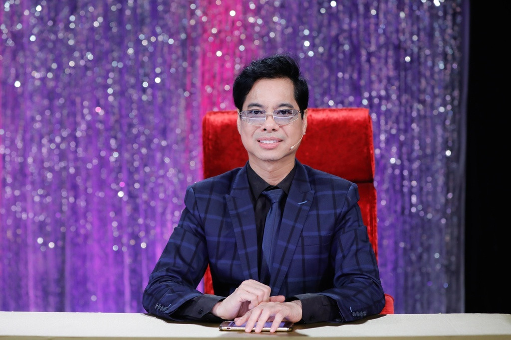 Ngoài đi hát, làm giám khảo một số chương trình gameshow, Ngọc Sơn còn chăm chỉ làm từ thiện. Tấm lòng của anh được nhiều người yêu mến, ghi nhận.