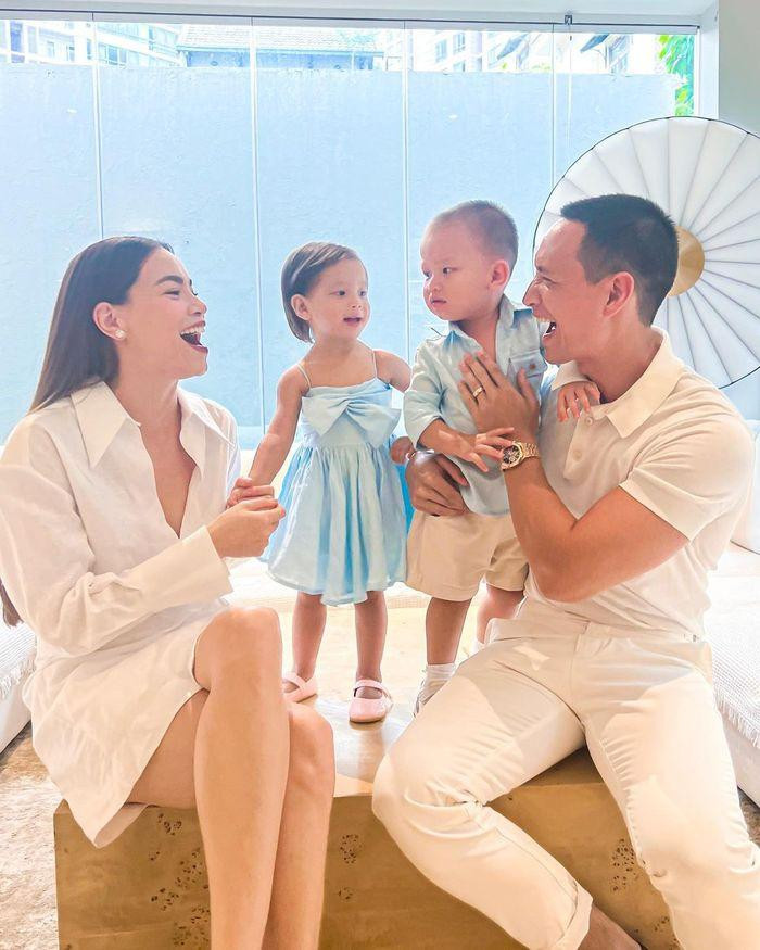 ù vậy, con gái cưng của Kim Lý cũng mặc đi mặc lại đồ thay vì được sắm sửa tủ quần áo không trùng lặp như bao rich kid khác.