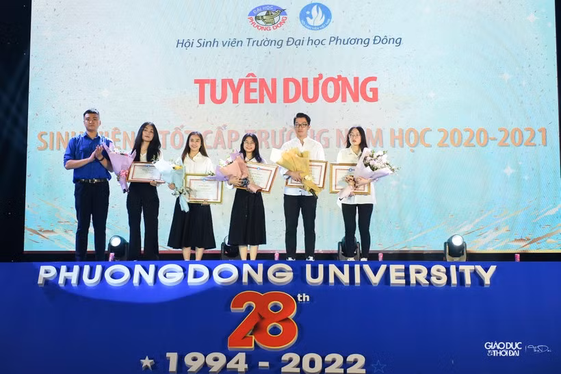 Tân sinh viên ĐH Phương Đông hào hứng với chuỗi sự kiện khai giảng - Hình 11 Tan sinh vien DH Phuong Dong hao hung voi chuoi su kien khai giang-Hinh-11