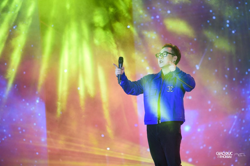 Tân sinh viên ĐH Phương Đông hào hứng với chuỗi sự kiện khai giảng - Hình 14 Tan sinh vien DH Phuong Dong hao hung voi chuoi su kien khai giang-Hinh-14