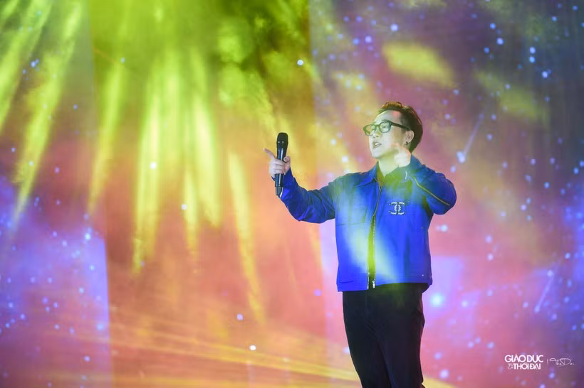 Tân sinh viên ĐH Phương Đông hào hứng với chuỗi sự kiện khai giảng - Hình 14 Tan sinh vien DH Phuong Dong hao hung voi chuoi su kien khai giang-Hinh-14