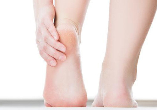 Ngay từ nhỏ, người này đã được gia đình yêu thương, người thân hết lòng nâng đỡ. Trong sự nghiệp, họ có quý nhân phù trợ nên có thể dễ dàng vượt qua khó khăn, làm gì cũng thuận lợi. Về hậu vận, người này được hưởng cuộc sống bình an, hạnh phúc bên con cháu.