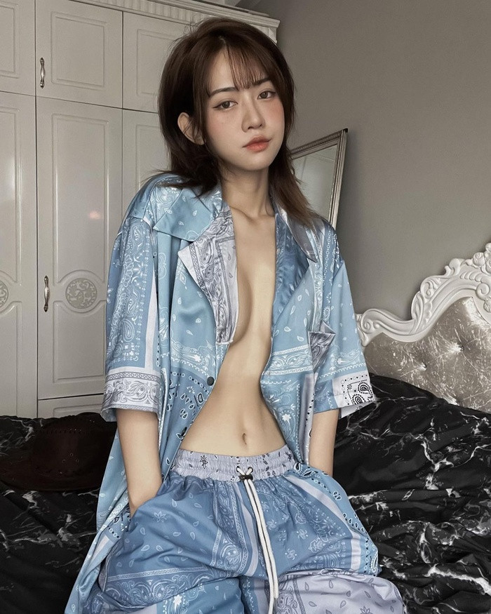 Lê Bống khoe ảnh bán nude sau tranh cãi tại tuần lễ thời trang Le Bong khoe anh ban nude sau tranh cai tai tuan le thoi trang