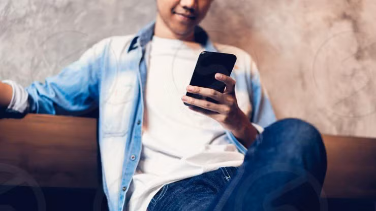 Chồng để ảnh chụp thân mật với nhân tình làm hình nền điện thoại Chong de anh chup than mat voi nhan tinh lam hinh nen dien thoai