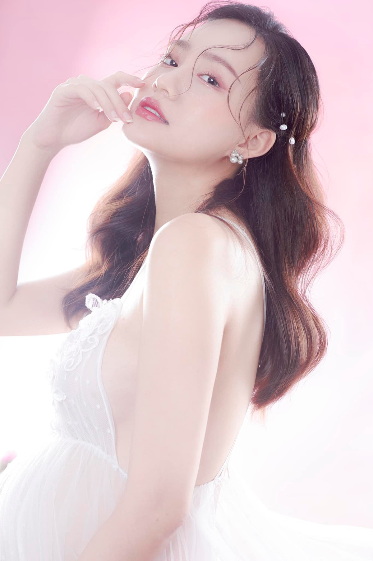 MC Xuân Anh: "Có ngày tôi đau không đứng nổi, chồng phải tắm gội cho" - Hình 4 MC Xuan Anh: