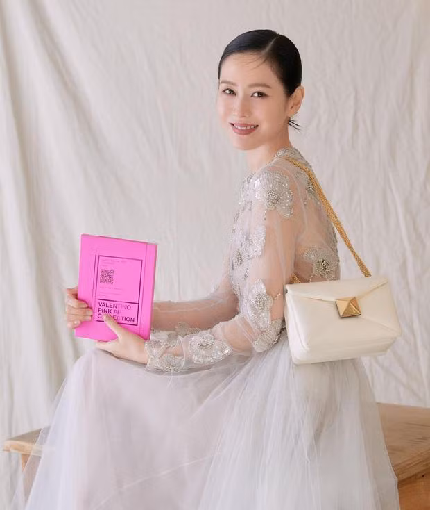 Gan trieu nguoi phat sot vi anh Son Ye Jin dien vay cuoi?