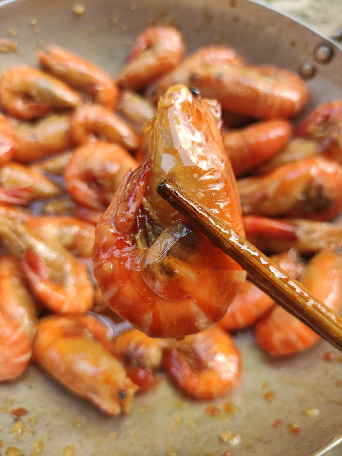 Rang tôm đỏ au, giòn ngon, hương vị đậm đà đừng bỏ qua - Hình 4 Rang tom do au, gion ngon, huong vi dam da dung bo qua-Hinh-4