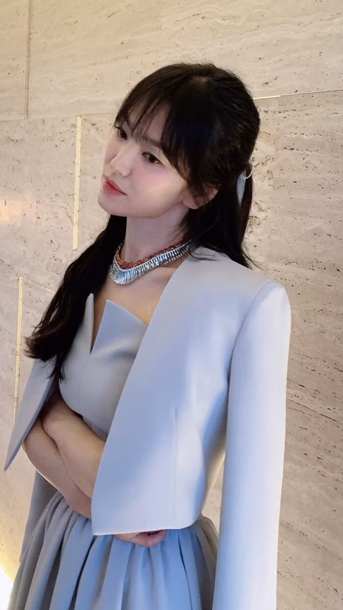 Song Hye Kyo nhin y het 'bup be song'-Hinh-7