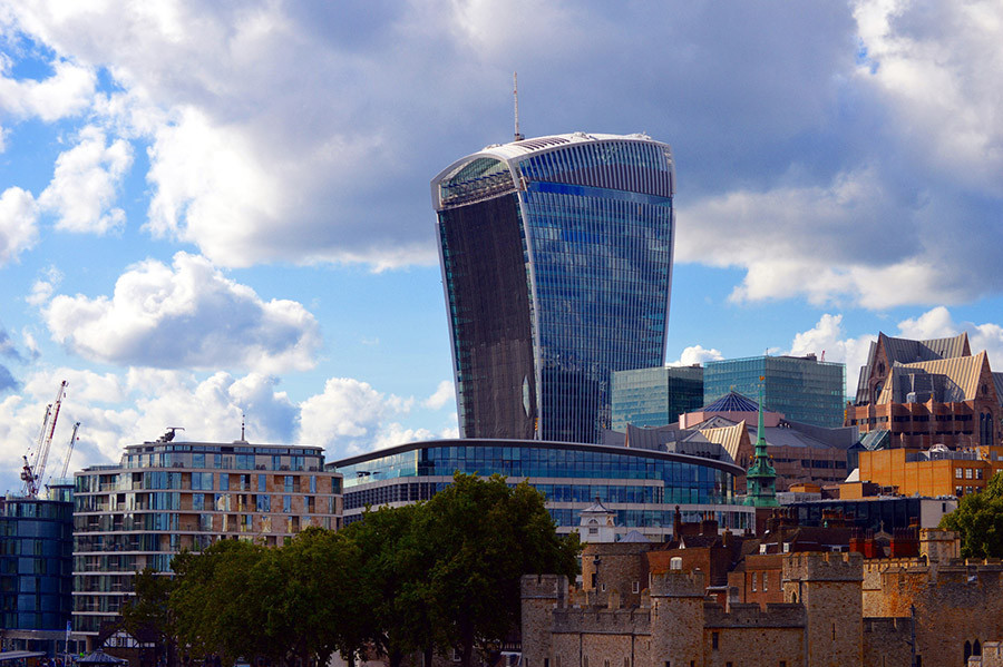 Co kien truc doc dao, 9 cong trinh nay van gay tranh cai nhat-Hinh-5