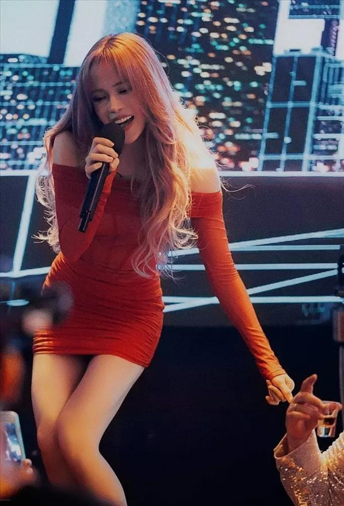 hất là khi biểu diễn trước công chúng càng cần khéo léo trong cách lựa chọn trang phục.