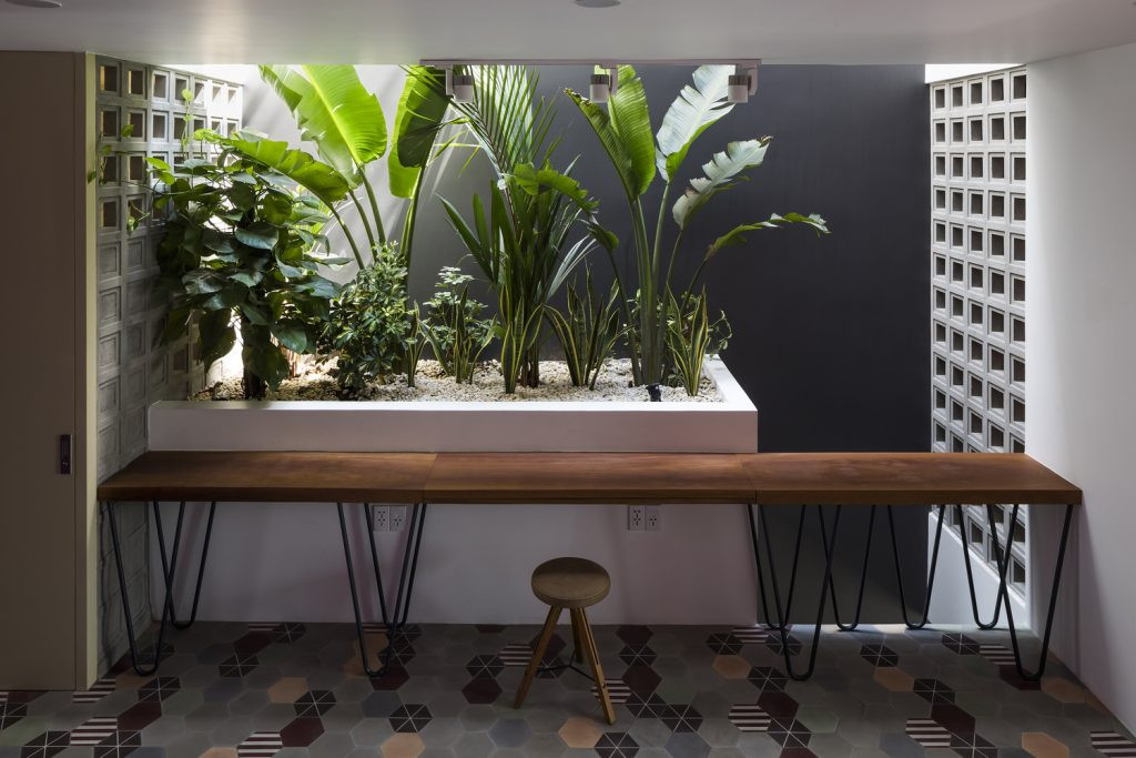 Muốn nhà phố thông gió, bừng sáng đừng bỏ qua 4 giải pháp này - Hình 4 Muon nha pho thong gio, bung sang dung bo qua 4 giai phap nay-Hinh-4