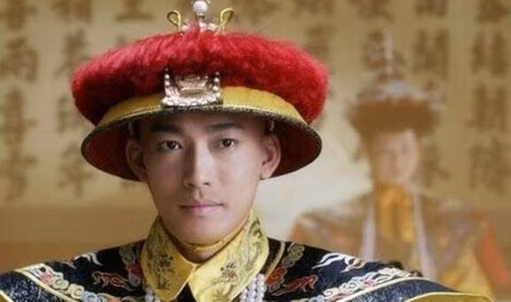 Xuat hien 2 hoang de Quang Tu: Su that gay phan no!