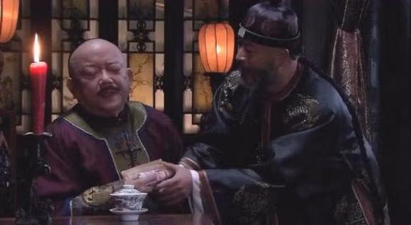 Vi sao Can Long khuyen Gia Khanh dung giet Hoa Than?