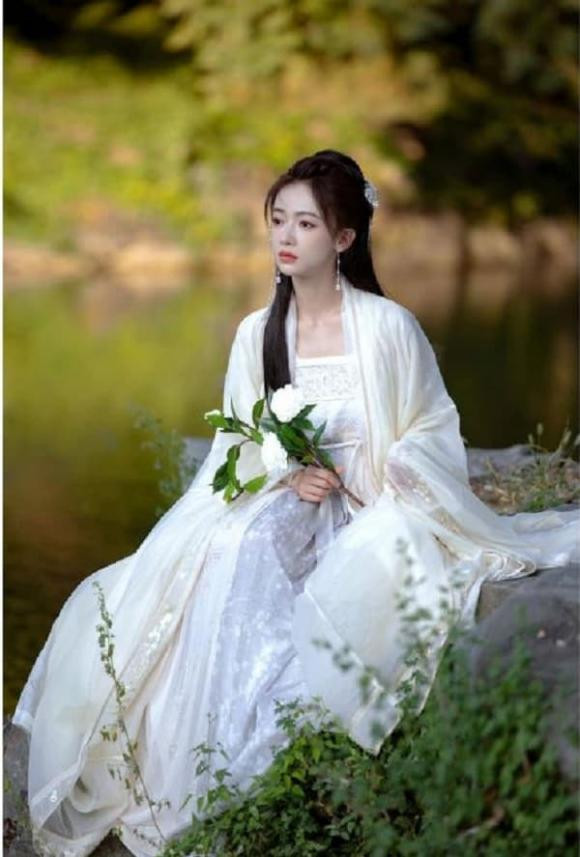 Ngo Can Ngon gay soc voi visual co trang dep trong veo-Hinh-12