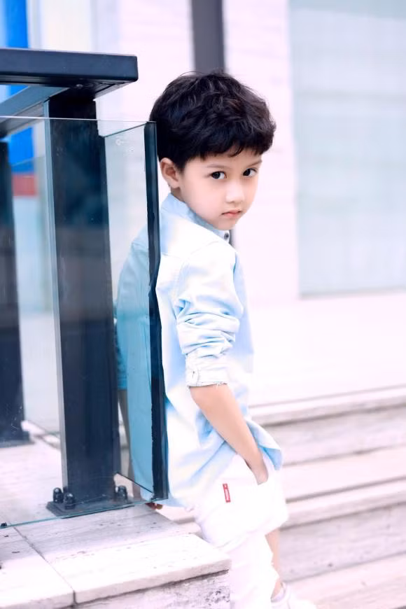 Huyen Lizzie hiem hoi khoe can mat nhan sac con trai-Hinh-5