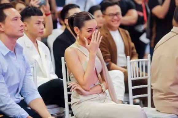 Ha Ho va Kim Ly quan nhu sam giua su kien-Hinh-3