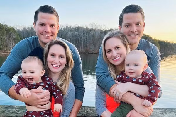 Buc anh “gay lu”: Khong phai anh ghep, sao giong den vay?