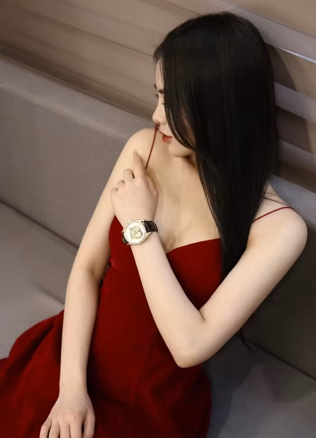 “Khi lựa chọn con đường lập nghiệp sớm, mặc dù cho phải đánh đổi và hy sinh nhiều thú vui của bản thân nhưng mình không hối hận bởi lẽ mình cực kì trân trọng những khoảnh thời gian khi còn đang trẻ, mình đang ở tuổi có nhiều năng lượng và nhiệt huyết nhất để có thể hiện thực hoá giấc mơ của mình”, cô chia sẻ.