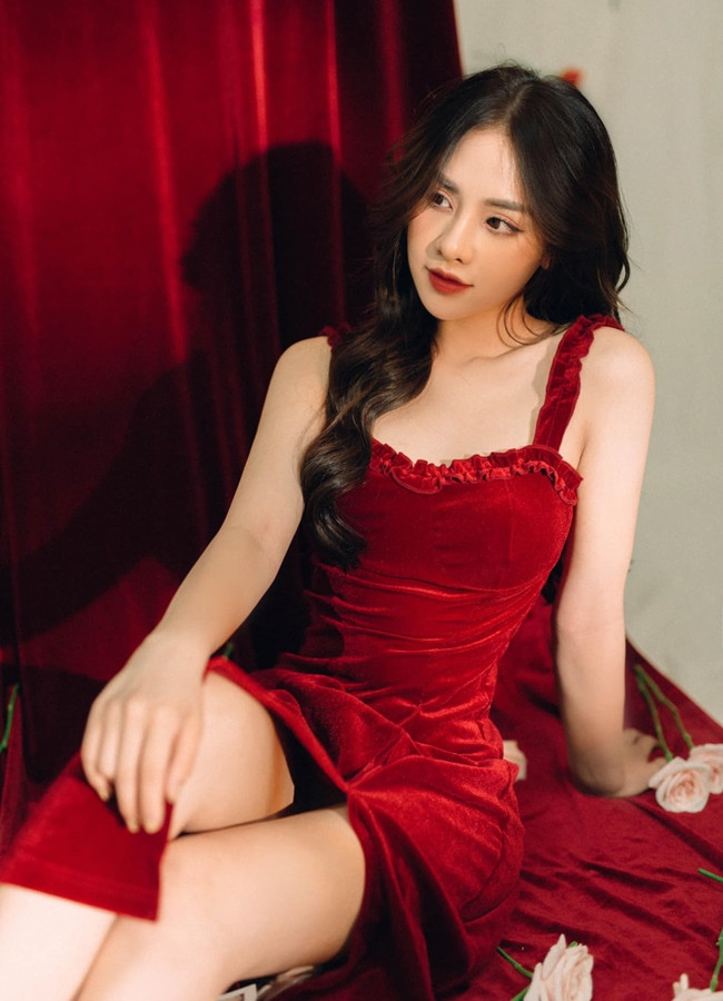 Cô nàng luôn cố gắng để bản thân trở thành phiên bản tốt hơn của ngày hôm qua bằng việc học tập, rèn luyện các kỹ năng,...