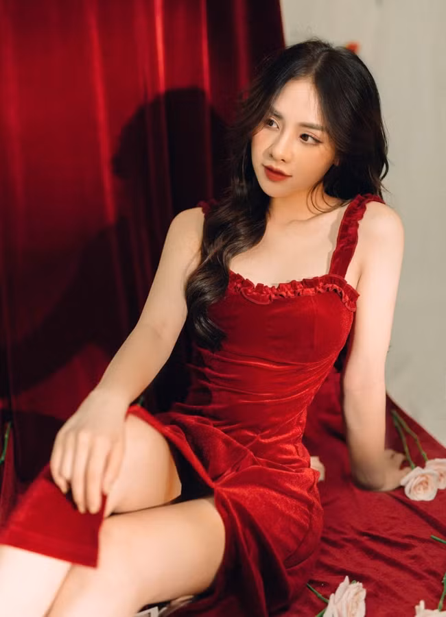 Cô nàng luôn cố gắng để bản thân trở thành phiên bản tốt hơn của ngày hôm qua bằng việc học tập, rèn luyện các kỹ năng,...