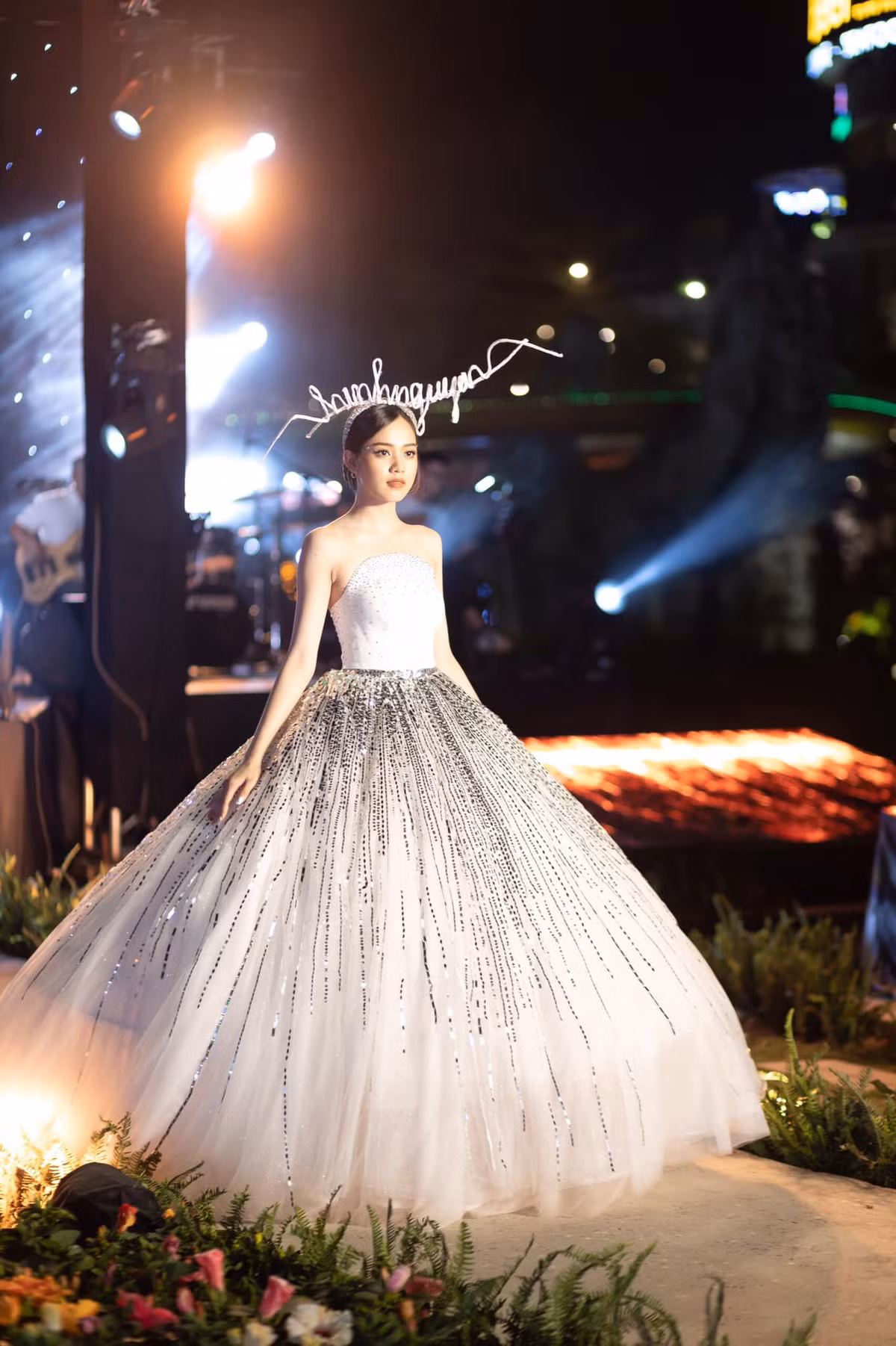 Thanh Thủy quan tâm đến vấn đề bạo lực mạng. Cô cho rằng, đây là hình thức bạo lực bằng ngôn từ nhưng có thể đạp đổ cuộc sống của một cá nhân hay một tập thể, làm con người ta suy sụp, trầm cảm thậm chí tự tử mà hiện tại vẫn chưa có giải pháp để chấm dứt. 