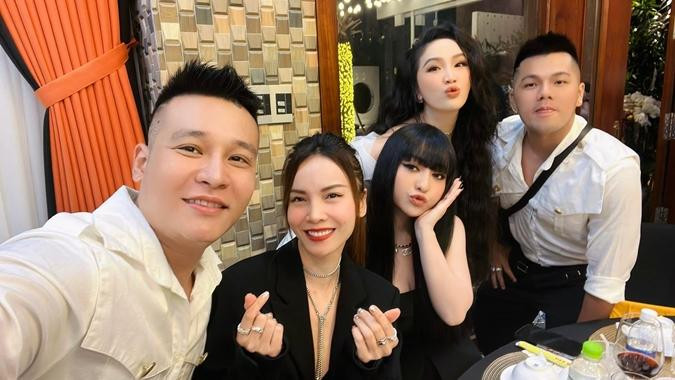 Ngô Kiến Huy, Khổng Tú Quỳnh "bơ đẹp" tại tiệc sinh nhật Bảo Thy - Hình 11 Ngo Kien Huy, Khong Tu Quynh