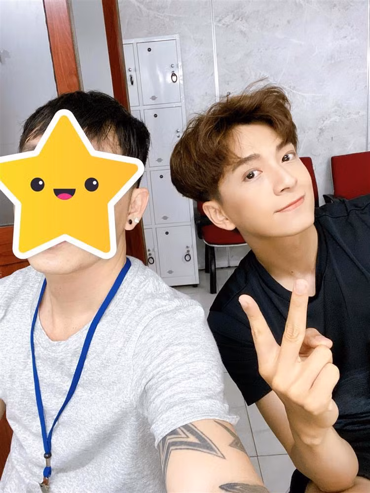 Ngo Kien Huy danh mat ve nam tinh voi layout 