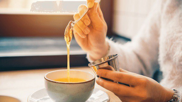 Uong nuoc mat ong khi bung doi, co the nhan thay doi-Hinh-2