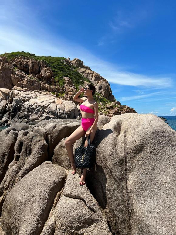 Dung tui 100 trieu, Ngoc Trinh than thai khac han Trang Tran