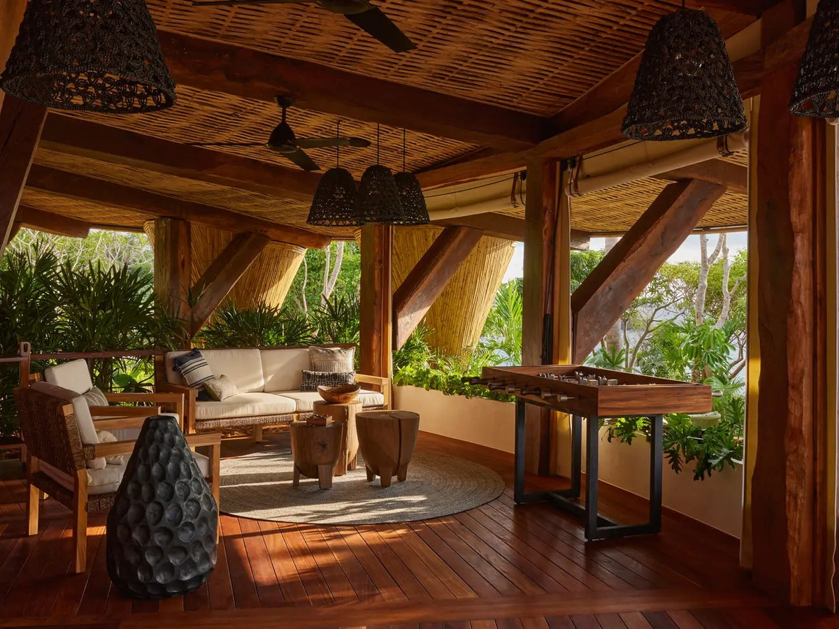 Leu cam trai cao cap co gia thue gan 4.000 USD/dem-Hinh-6