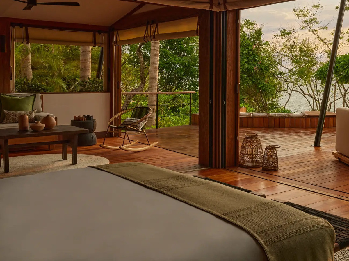 Leu cam trai cao cap co gia thue gan 4.000 USD/dem-Hinh-3