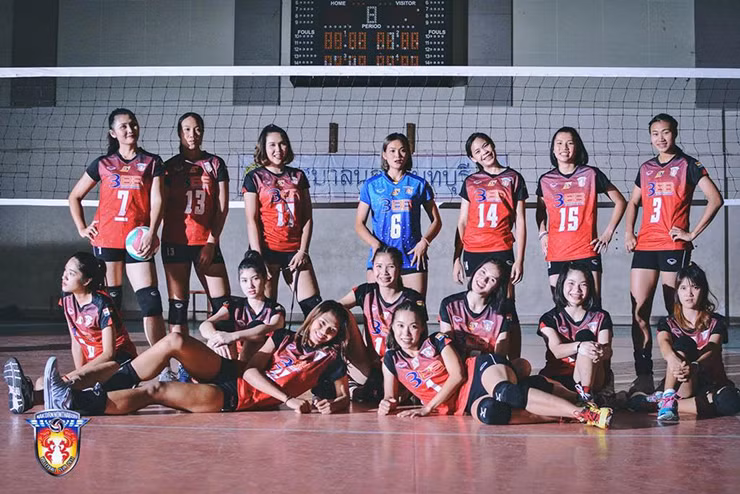 Hot girl bong chuyen Thu Hoai khoe qua xinh-Hinh-3