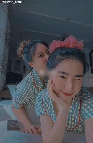 Hoa Minzy doi xu voi nguoi giup viec nhu chi em con mac do doi