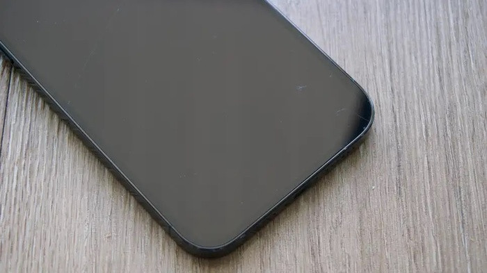Vì sao màn hình iPhone 12, iPhone 13 trầy xước Vi sao man hinh iPhone 12, iPhone 13 tray xuoc
