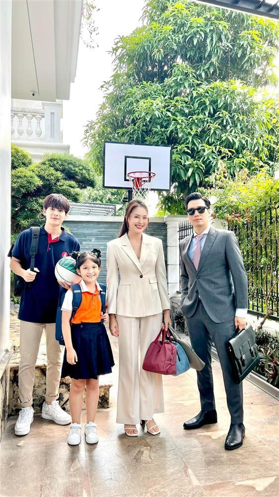 Vẻ đẹp như nam thần Thái của "con trai" Việt Anh Ve dep nhu nam than Thai cua