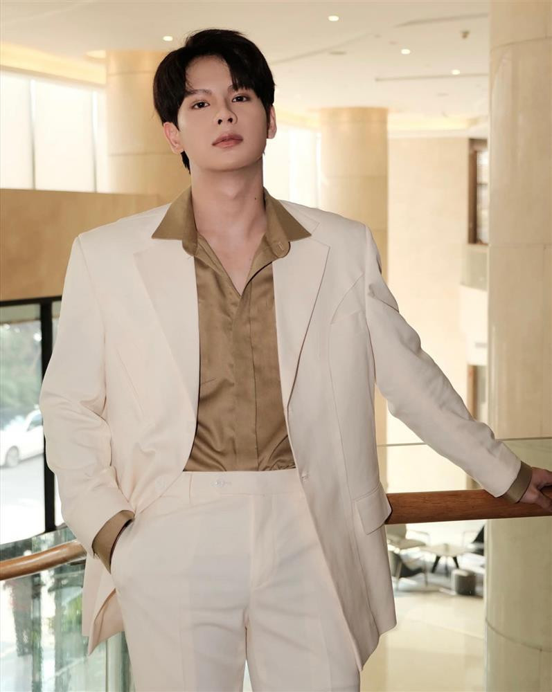 Vẻ đẹp như nam thần Thái của "con trai" Việt Anh - Hình 6 Ve dep nhu nam than Thai cua