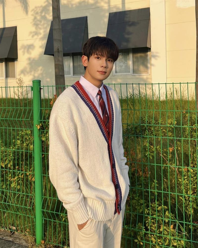 Vẻ đẹp như nam thần Thái của "con trai" Việt Anh - Hình 4 Ve dep nhu nam than Thai cua