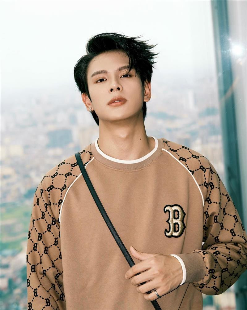 Vẻ đẹp như nam thần Thái của "con trai" Việt Anh - Hình 7 Ve dep nhu nam than Thai cua