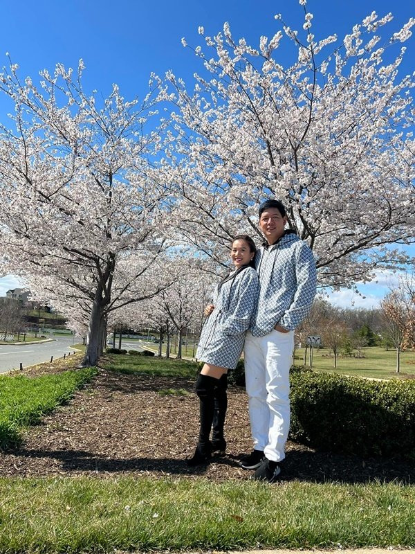 Cặp vợ chồng sao Việt U50-U60 vẫn chăm diện đồ đôi - Hình 4 Cap vo chong sao Viet U50-U60 van cham dien do doi-Hinh-4