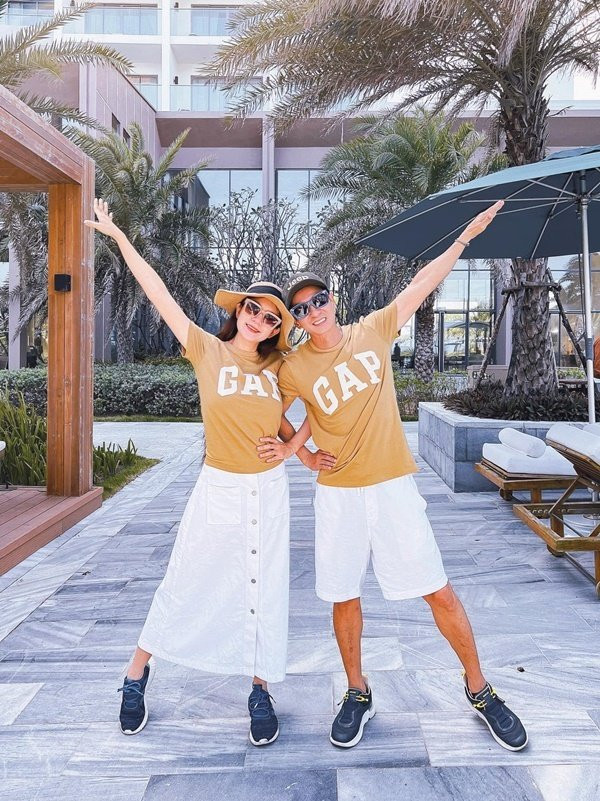 Cặp vợ chồng sao Việt U50-U60 vẫn chăm diện đồ đôi - Hình 14 Cap vo chong sao Viet U50-U60 van cham dien do doi-Hinh-14