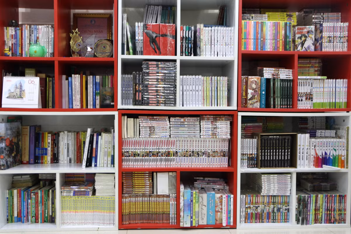 300 cuon truyen, ve may bay gap ban trai cu va khoan chi-Hinh-2