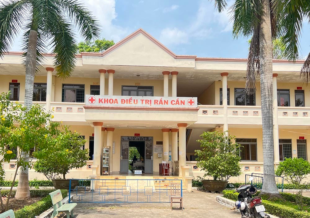 Lạnh người vào nơi nuôi nhiều rắn hổ mang chúa khổng lồ ảnh 17