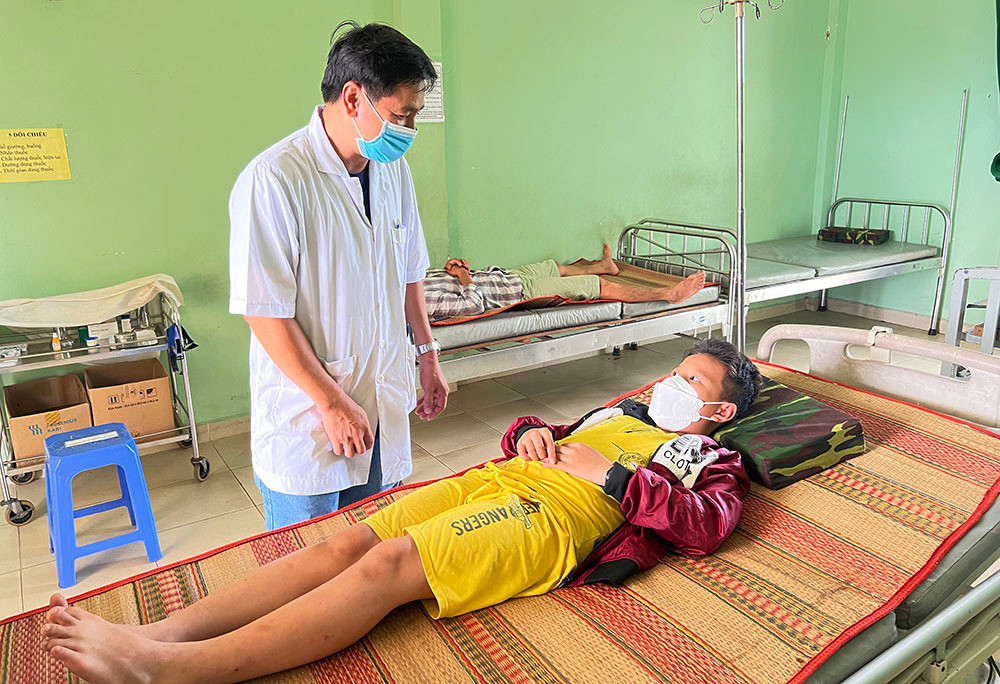 Lạnh người vào nơi nuôi nhiều rắn hổ mang chúa khổng lồ ảnh 18