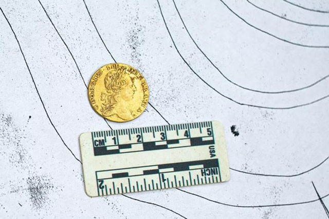 My: Tim thay dong xu vang trong ngoi mo tap the cua linh danh thue