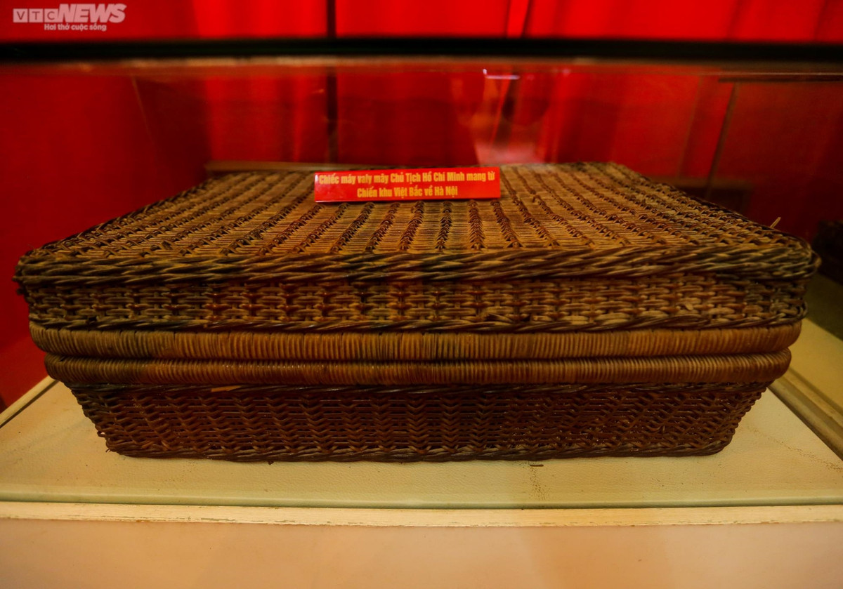 Ngôi nhà lưu nhiều kỷ vật của Bác Hồ được xếp hạng Di tích Quốc gia - Hình 11 Ngoi nha luu nhieu ky vat cua Bac Ho duoc xep hang Di tich Quoc gia-Hinh-11