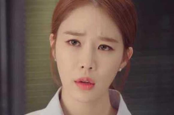 Me chong trang tri nha, toi tuc gian noi mot cau khien ba tai mat