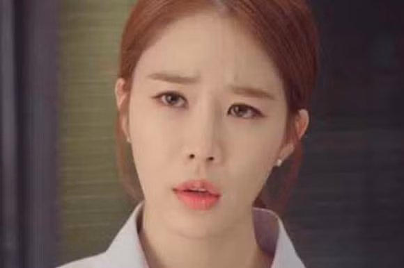 Me chong trang tri nha, toi tuc gian noi mot cau khien ba tai mat